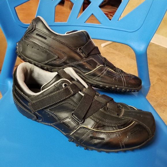 skechers velcro shoes mens